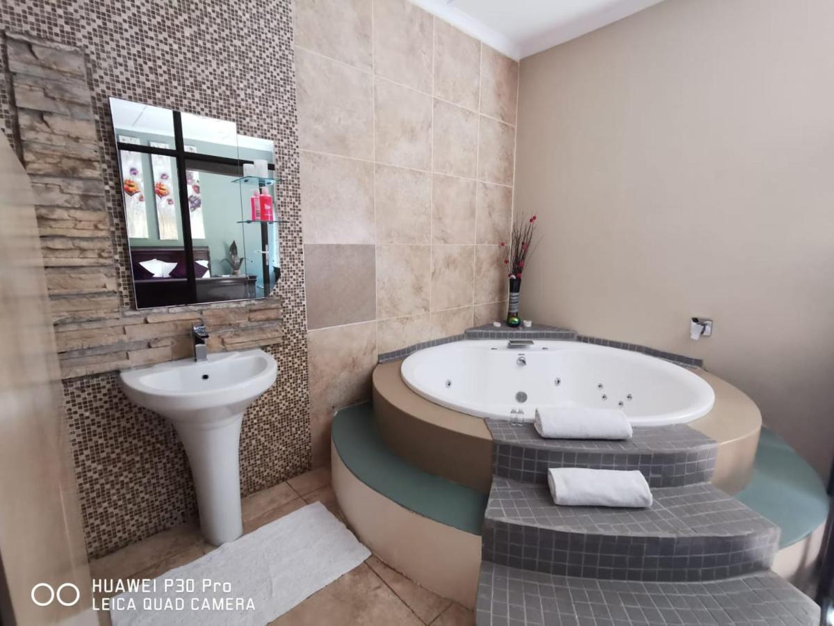 Moonriver Guesthouse Upington Luaran gambar